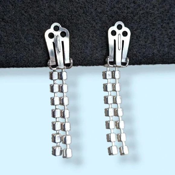 (2/$20) Vintage Dangling Rhinestone Earrings - Picture 4 of 6